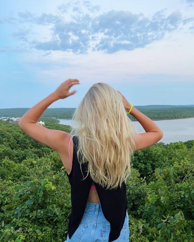 FOTO Hajdukovac kleknuo pred Amerikanku, sad napušta klub. 'Ti si odgovor na moje molitve'