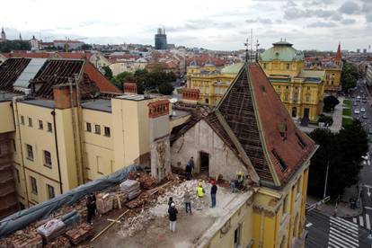 FOTO Pogled iz zraka na zgradu u Klaićevoj s koje se urušio dio fasade i skela: Uništena 4 auta