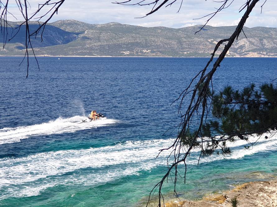 Bogataš Bilzerian jurio gliserom po plićaku, inspektora - nigdje!