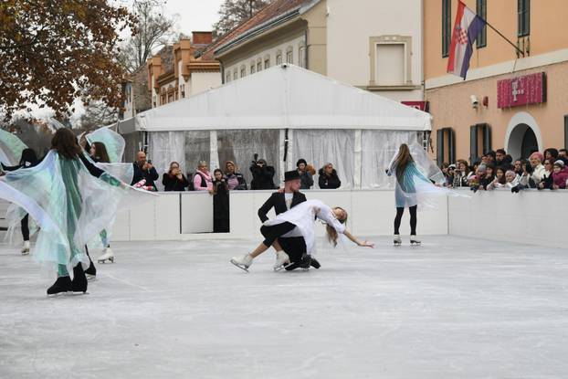 Na otvorenju klizališta u Bjelovaru glavna atrakcija bili su zagrebački klizači i bjelovarski hokejaši
