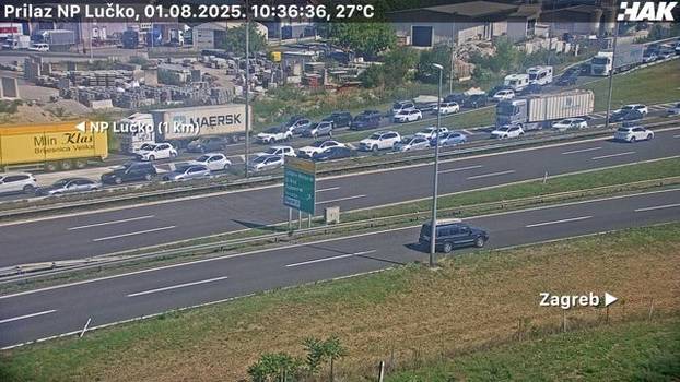 FOTO Kreće udarni vikend, kod Lučkog se zagužvalo: Kolone su prema moru, vozi se usporeno