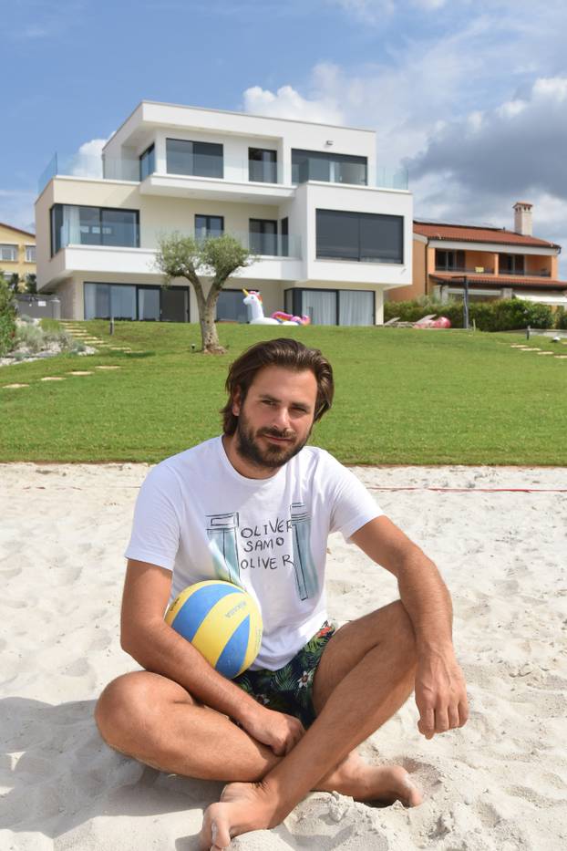 ARHIVA - 2018. Pomer: Violončelist Stjepan Hauser