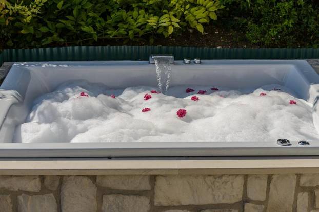 FOTO Dubrovačka vila kao da je rađena za kraljevsku obitelj: Može se iznajmiti za ljetovanje!