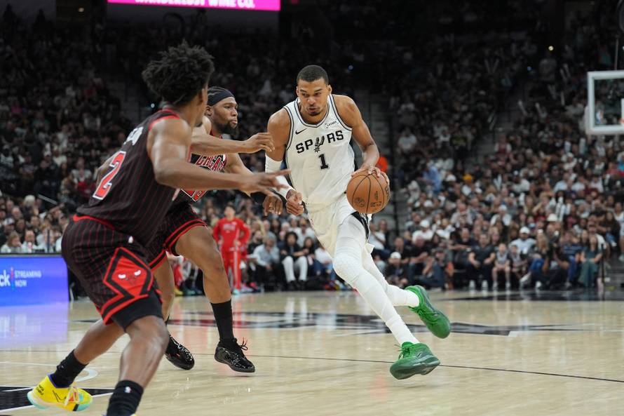 NBA: Chicago Bulls at San Antonio Spurs