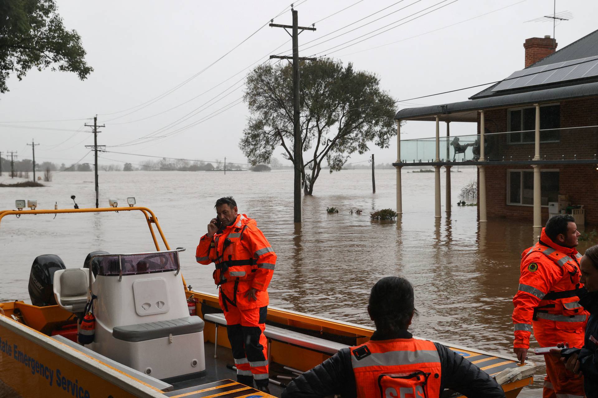 Flooding from heavy rains affects western suburbs in Sydney