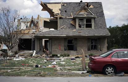 SAD: Tornado odnio sedam života, srušeno 50 domova