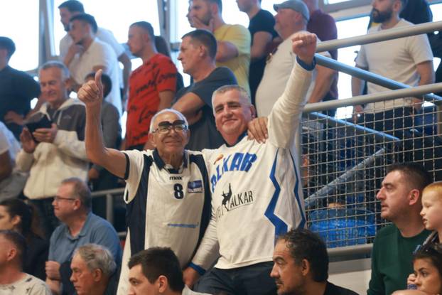 Sinj: Miro Bulj na utakmici Alkara i Splita tijekom prvih rezultata izbora