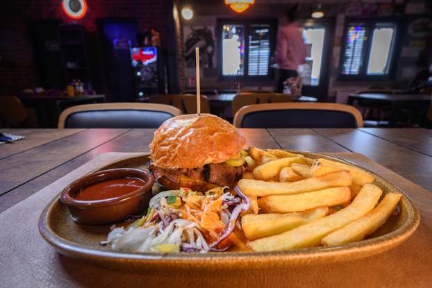 24SATA Bestovje: Burger house San Antonio koja ima nagradnu igru za motocikl Harley-Davidson