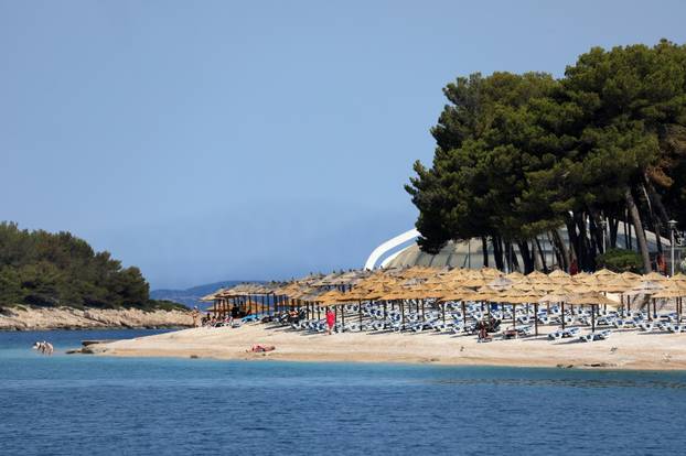 Primošten: Nakon najavljenog toplotnog udara spas je najbolje potražiti u moru