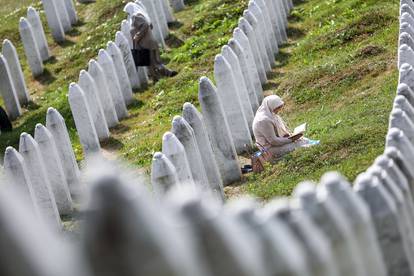 Obitelji ubijenih u Srebrenici prisjećaju se svojih najmilijih