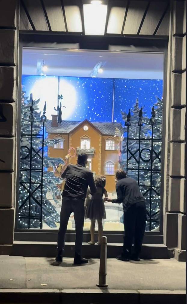 FOTO Šekoranjina blagdanska čarolija: Tihi dekor u izlozima i hotelima je pravi spektakl