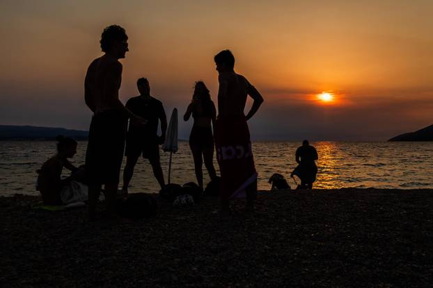 Bol:  Predvečerje na Zlatnom Ratu
