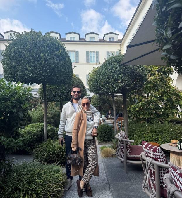 FOTO Maja Šuput i Emil Tedeschi mlađi otputovali su u Italiju! Na tanjuru ju je dočekao 'prsten'