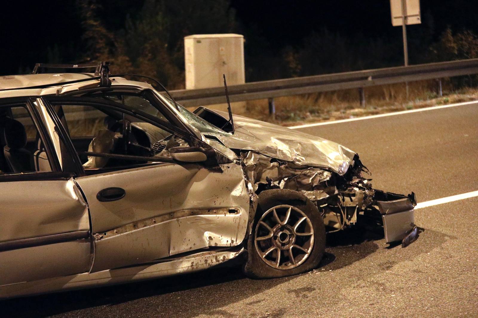 Tromilja: Jedna osoba prevezena u bolnicu nakon prometne nesreće dva automobila