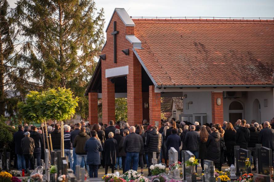 Privlaka: Pogreb Gorana Šarića, poginulog u nesreći koju je skrivio ministar Banožić