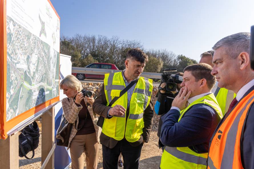 Pula: Ministar Butković obišao je gradilište cesta DC66 i DC75 na dionici Veli vrh-Pula