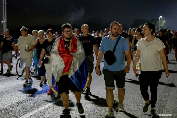 Zagreb: Završio je koncert Marka Perkovića Thompsona, kolone ljudi idu s hipodroma