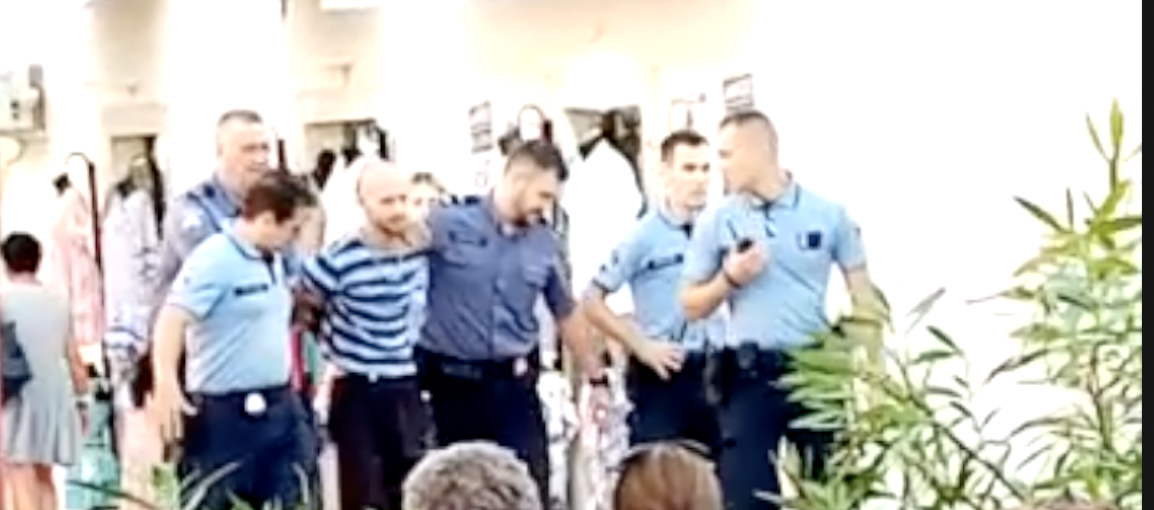 VIDEO Nožem u Poreču prijetio muškarcu, policija ga uhvatila. Pogledajte kako ga privode