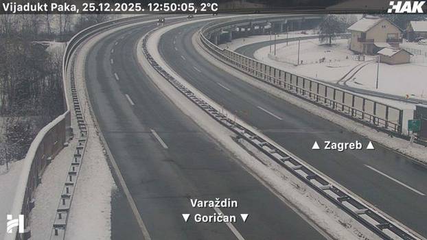 FOTO Pogledajte kakvo je stanje na cestama u Hrvatskoj: Snijeg u Lici, sunce 'provirilo' na jugu