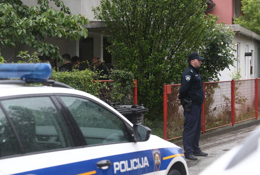 Ubio je ženu dok su mala djeca spavala, a onda pucao i u sebe