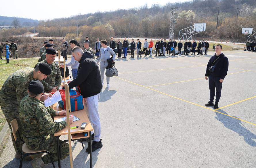 Ministar Anušić i general Kundid na prvom danu TVO-a na Slunju