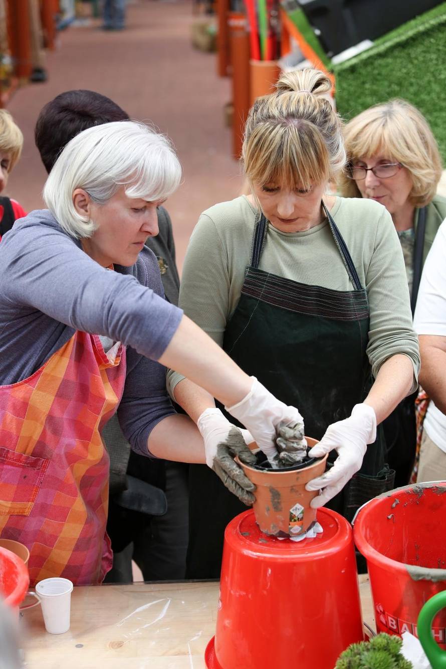 Vrtlarica: Posuda od betona za cvijeće trpi kišu, led pa i snijeg