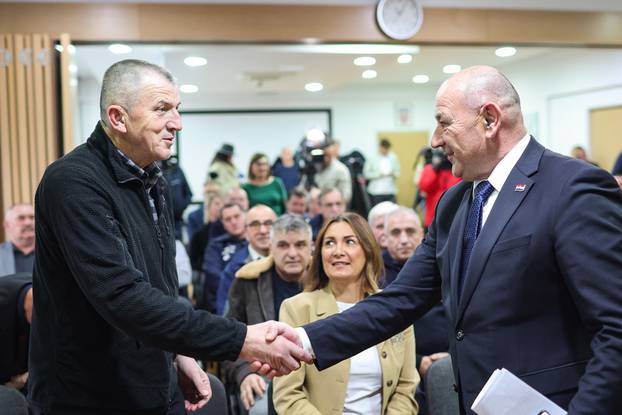 Zagreb: Ministar Tomo Medved uru?io je braniteljske zahvalnice postrojbama iz Domovinskog rata