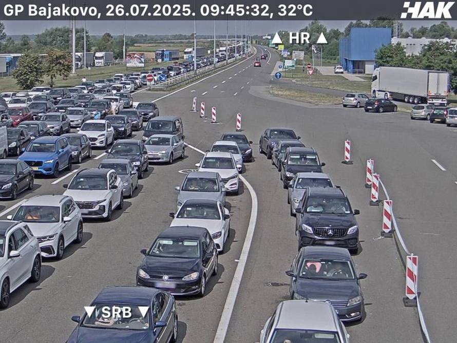 Pojačan promet na cestama, kilometar kolone kod Lučkog
