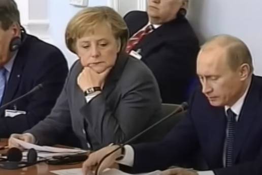 Putin: Ispričao sam se Merkel, nisam znao da se boji pasa