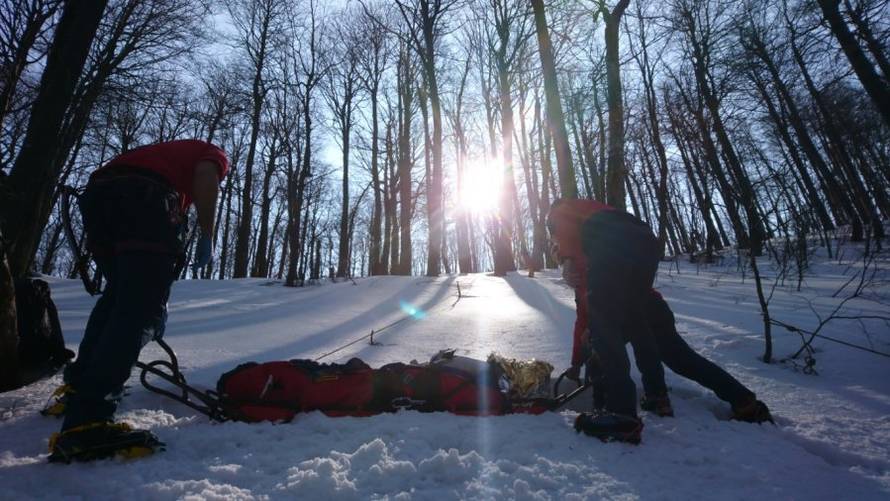 Spasili planinarku na Risnjaku, klizala 100 m i udarila u stablo