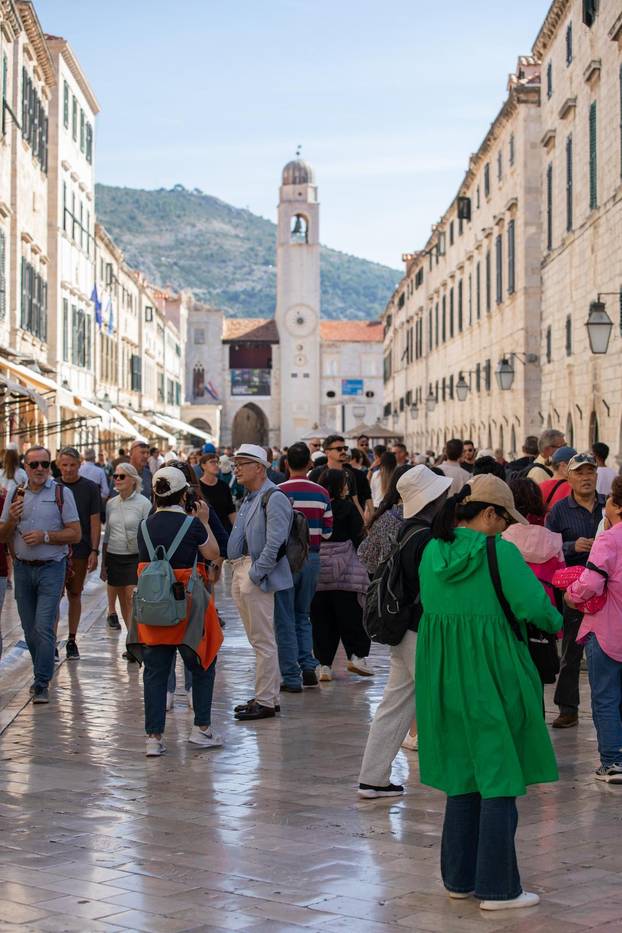Dubrovnik: Lijepo i toplo vrijeme još uvijek grije turiste na jugu Hrvatske