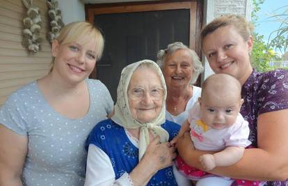 Pet generacija žena: Prabaka Marica (94) cure drži na okupu