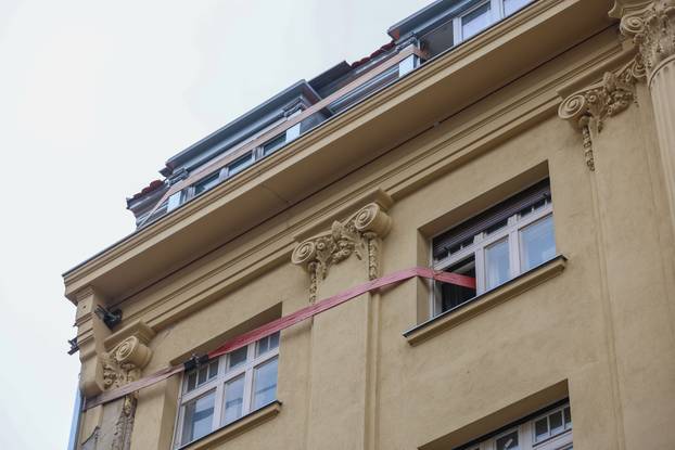 Nevjerojatna scena u centru Zagreba, gurtna još uvijek drži zgradu oštećenu u potresu