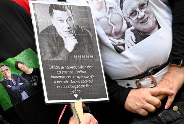 Zagreb: Brojni građani se okupili na Zrinjevcu u čast Halida Bešlića