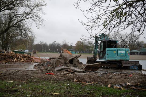 Zagreb: Uklanjanje Londoner Puba na jarunskom Otoku Veslača
