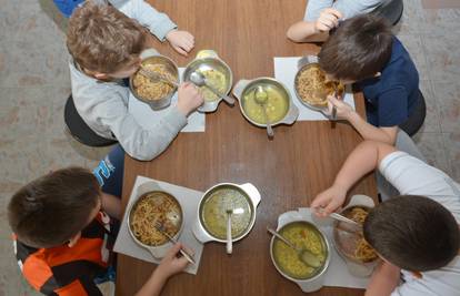 'Djeci u školi treba ručak, dajte nam da zaposlimo kuharice...’