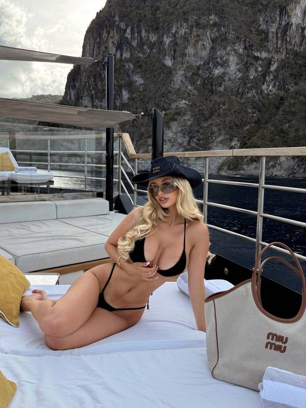 Australski nogometaš hrvatskih korijena ljubi zamamnu plavušu