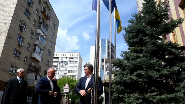 Plenković i Grlić Radman podigli hrvatsku zastavu u Kijevu: 'Hajde sa mnom Gorane!'