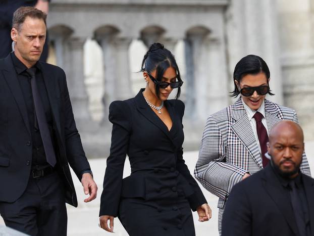 Kim Kardashian takes stand in Paris robbery trial