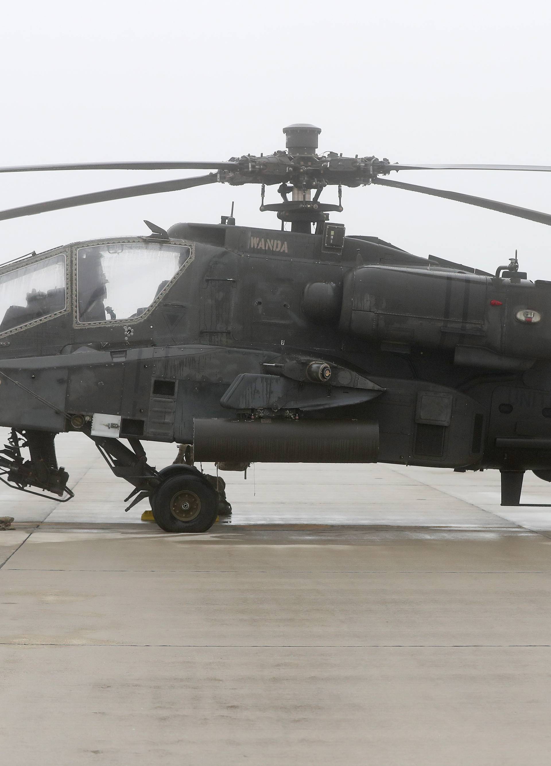 Američki borbeni helikopteri na Plesu: Izgledaju zastrašujuće...