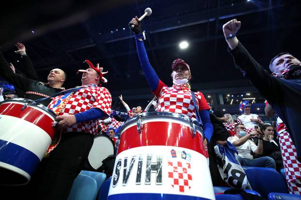 Navijači na utakmici Hrvatska - Srbija