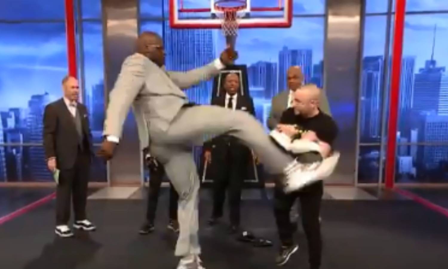 Shaq, nemoj ga slomiti! Eddie Alvarez mu je držao fokusere