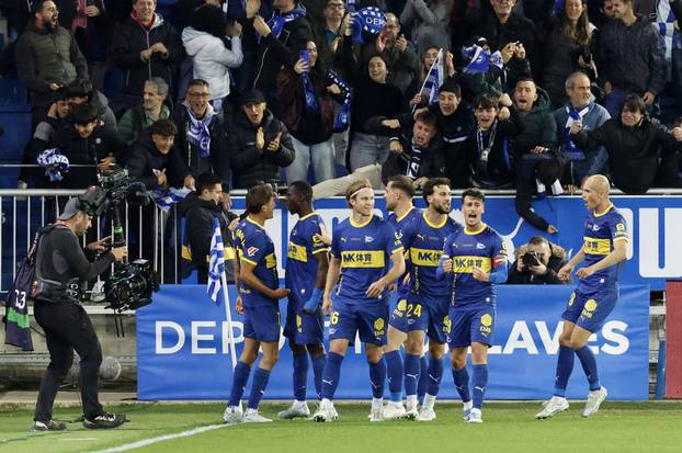 LaLiga - Deportivo Alaves v FC Barcelona