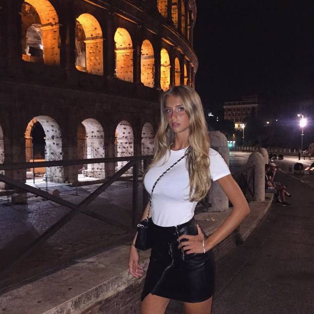 FOTO Govore joj da nije REALna: Zbog zanosne Marije se vrpolje sugovornici dok ih intervjuira