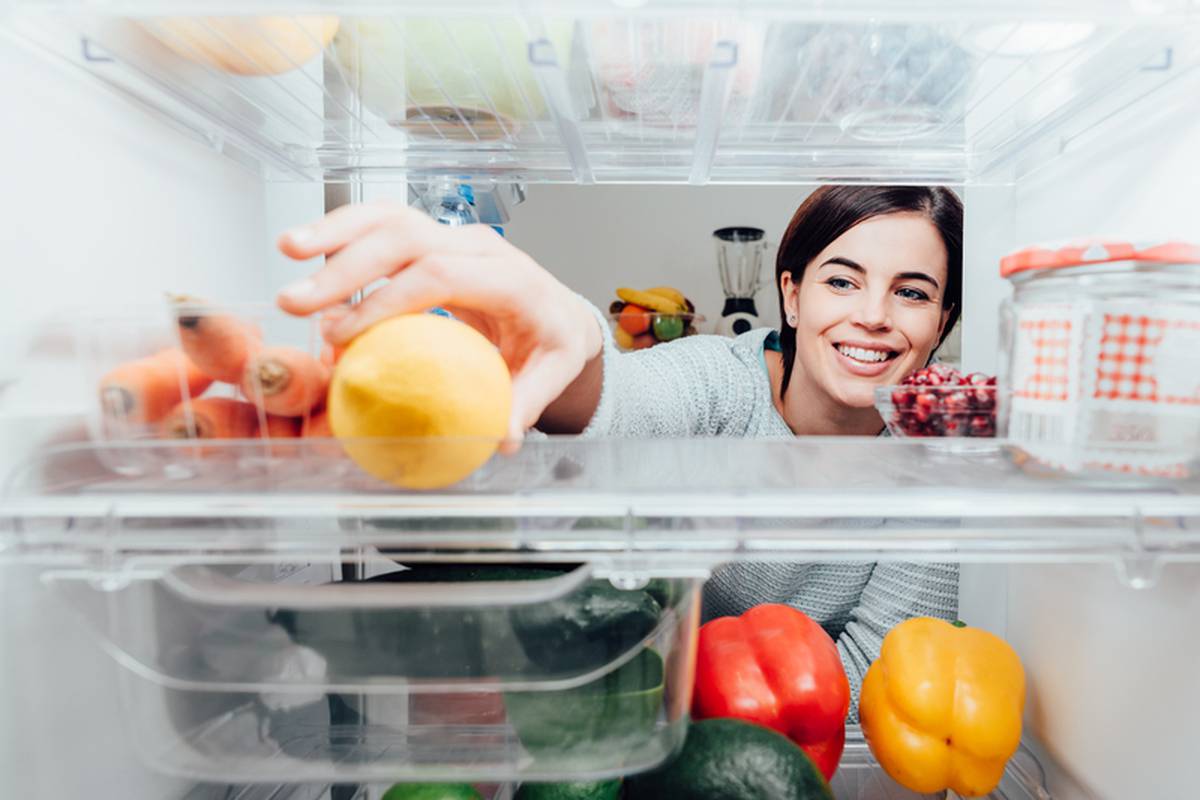 8 najčešćih grešaka u slaganju namirnica u hladnjaku: Držite li sve voće i povrće na dnu skupa?