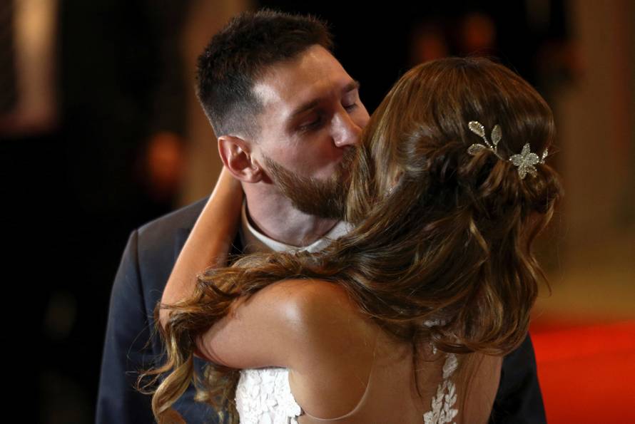Argentine soccer player Lionel Messi and his wife Antonela Roccuzzo kiss as they pose at their wedding in Rosario, Argentina