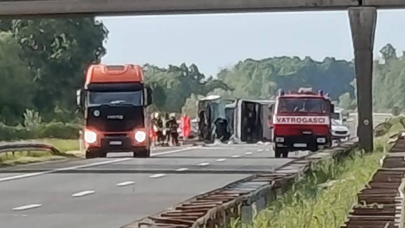 Dvoje mrtvih u užasu na A3 kod Popovače. Ozlijeđene prevezli u više bolnica. Promet i dalje stoji 18 1000007280