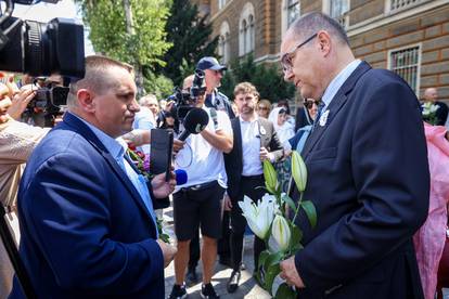 FOTO Obitelji ubijenih ispratile su u Sarajevu posmrtne ostatke 14 žrtava genocida u Srebrenici