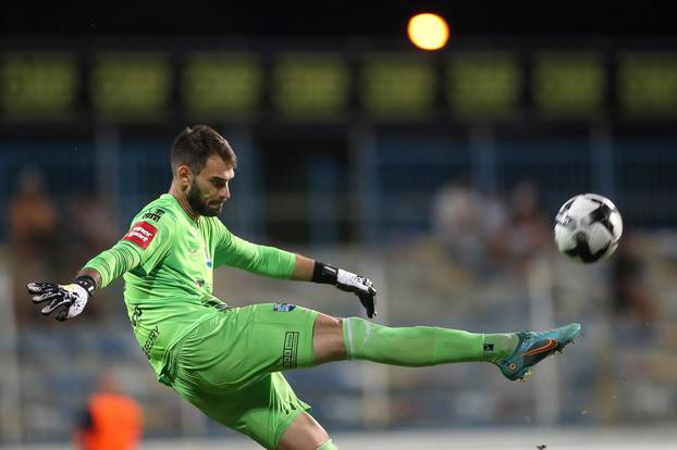 U drugom kolu nove sezone HNL-a Lokomotiva je na stadionu u Kranj?evi?evoj pobijedila Osijek s 2:1