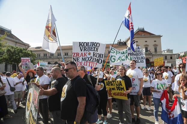 Zagreb: Okupljanje prosvjednika Hodaj za Liku, hodaj za Hrvatsku